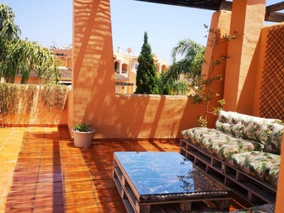 Alquiler Casa adosada en Verdita-arroyo Piedras Marbella. Con terraza 304 m²