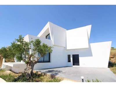 Venta Casa unifamiliar en Urbanización Camarate Golf 3 Casares. Buen estado con terraza 400 m²