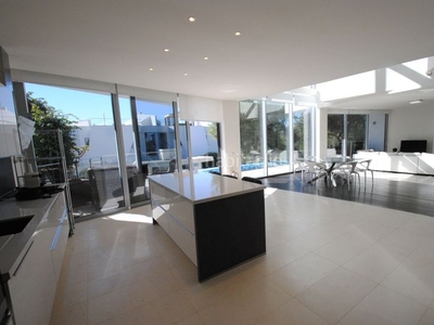 Alquiler apartamento lujoso piso nuevo a estrenar con vistas al mar y montaña en Sierra Blanca, en Marbella