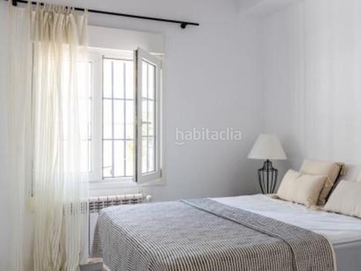 Alquiler casa con 5 habitaciones amueblada con parking, piscina, aire acondicionado, jardín y vistas al mar en Marbella