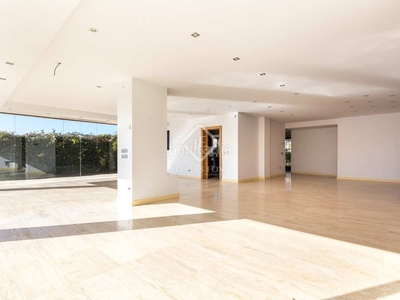 Alquiler chalet luminosa casa de lujo sobre una parcela de 1050 m² en alquiler en ciudad diagonal, esplugues, barcelona en Esplugues de Llobregat