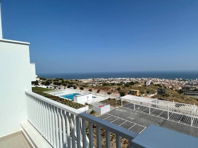 Apartamento con vistas frontales al mar en venta en Benalmádena, Málaga