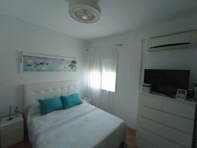 Ático con 2 habitaciones con ascensor, aire acondicionado, vistas al mar y vistas a la montaña en Torremolinos