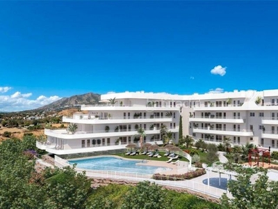 Ático con 3 habitaciones con parking, piscina y aire acondicionado en Fuengirola