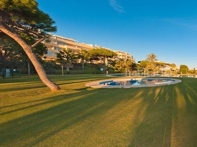 Ático - primera línea de playa - con vistas frontales al mar - piscina privada en Marbella