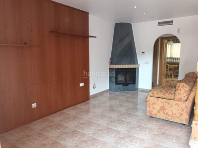 Casa adosada con 3 habitaciones con calefacción y aire acondicionado en Murcia
