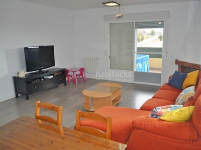 Casa adosada con 3 habitaciones con parking, piscina y aire acondicionado en Ribatejada