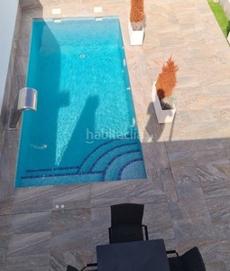Casa adosada con 3 habitaciones con piscina y jardín en Murcia