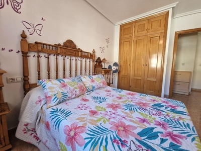 Casa adosada con 4 habitaciones amueblada con parking y aire acondicionado en San Pedro del Pinatar