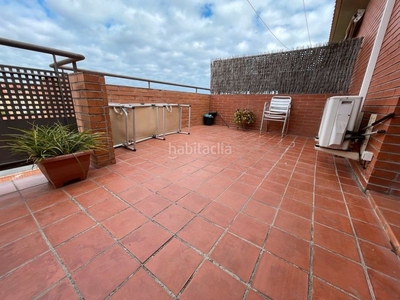 Casa adosada con 4 habitaciones con parking, aire acondicionado y vistas al mar en Badalona