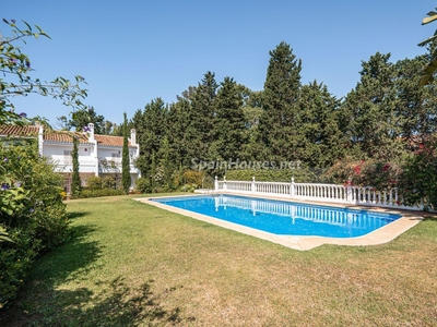 Casa adosada en venta en Cabopino-Artola, Marbella