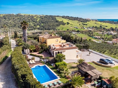 Casa bonita casa con gran terreno cerca del centro en Estepona