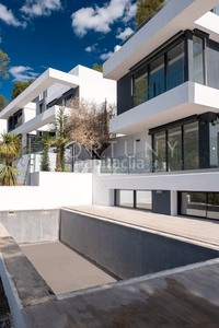 Casa en calle bouganvilleas 8 casa con 5 habitaciones con parking, piscina, calefacción, aire acondicionado y vistas al mar en Málaga