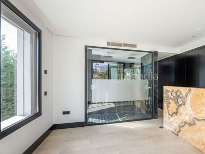 Casa moderna villa de 5 dormitorios en playa casablanca en Marbella