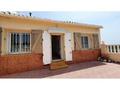 Casa situada en el pueblo de Daimús