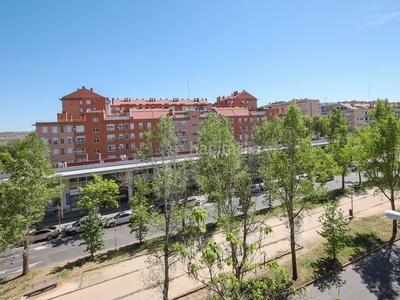 Dúplex con 3 habitaciones con ascensor, parking, calefacción y aire acondicionado en Madrid