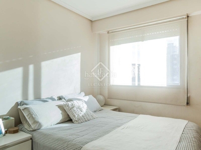 Piso apartamento precioso y luminoso de 4 dormitorios en venta en una zona tranquila en el centro en Valencia