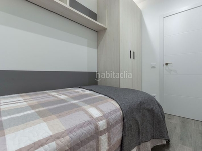Piso con 2 habitaciones con calefacción y aire acondicionado en Alcalá de Henares