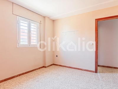 Piso con 3 habitaciones con aire acondicionado en Alcalá de Guadaira