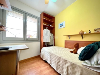 Piso con 3 habitaciones con calefacción y aire acondicionado en Cornellà de Llobregat