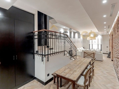 Piso en venta , con 145 m2, 3 habitaciones y 3 baños, ascensor, amueblado y calefacción individual gas natural. en Madrid