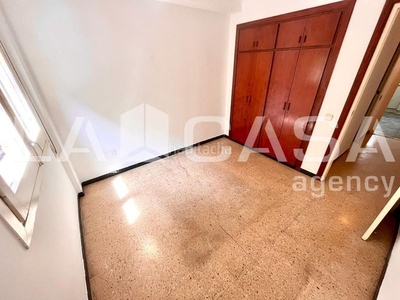 Piso en venta en la zona de sant marti, cerca del metro de bac de roda. en Barcelona