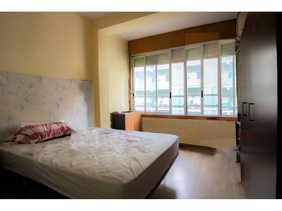 Piso en venta, ubicado en l'eixample ,el piso de 125m ² dispone de 3 habitaciones dobles, 2 baños , balcón. en Barcelona
