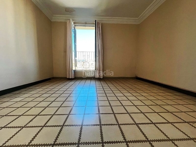 Piso luminoso piso av. paral.lel en Sant Antoni Barcelona