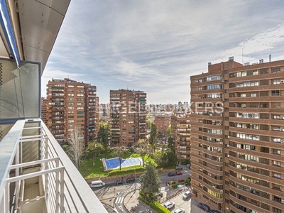 Piso luminoso piso con terrazas en arturo soria en Madrid