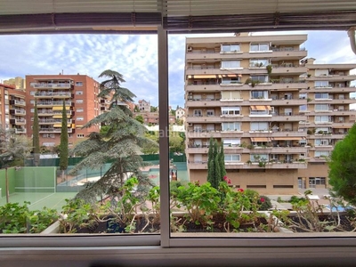 Piso paz, luz, sol piscina y hogar es lo que encontrará en esta vivienda en Barcelona