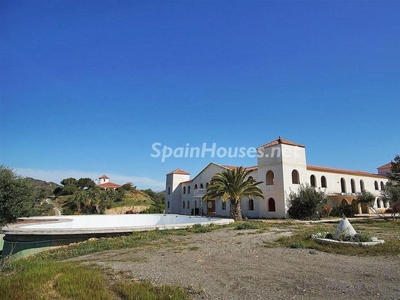 Villa independiente en venta en Almogía