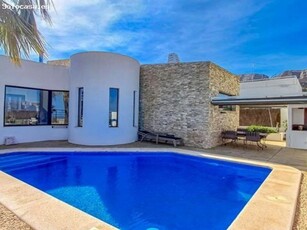 Villa con tres dormitorios y piscina privada en Polop, Costa Blanca Norte.