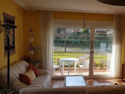 Alquiler de piso en Albelda de Iregua de 3 habitaciones con terraza y piscina