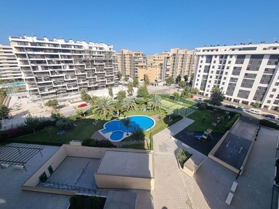 Alquiler de piso en Alicante Golf de 3 habitaciones con terraza y piscina
