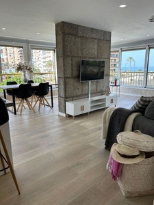 Alquiler de piso en avenida De Niza de 2 habitaciones con terraza y piscina
