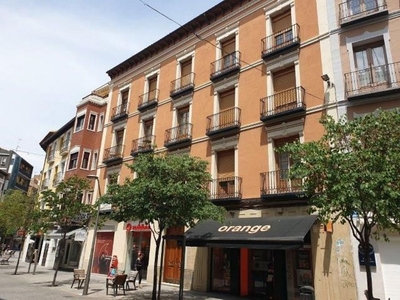 Alquiler de piso en calle Coso Alto de 2 habitaciones con terraza y muebles