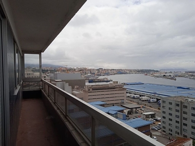 Alquiler de piso en calle Do Conde de Torrecedeira de 3 habitaciones con terraza y garaje