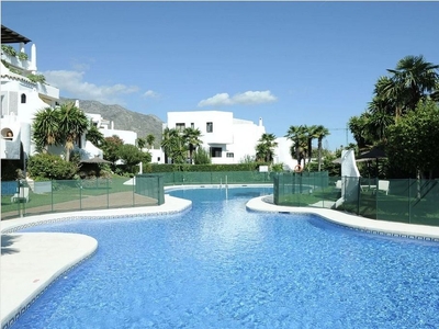 Alquiler de piso en calle Sierra Bermeja de 2 habitaciones con terraza y piscina