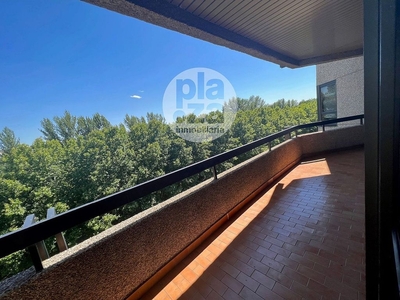 Piso en alquiler en Centro - Burgos de 4 habitaciones con terraza y garaje