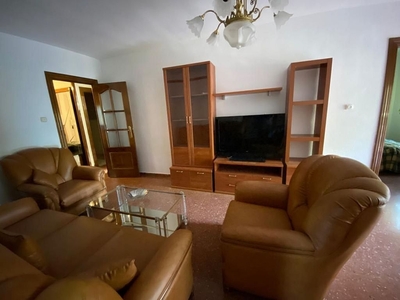 Piso en alquiler en Polígono Cartuja – La Paz de 4 habitaciones con terraza y muebles