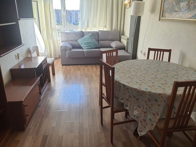 Piso en alquiler en Príncep de Viana - Clot -Xalets Humbert Torres de 3 habitaciones con muebles y balcón