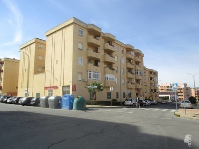 Piso en venta en Centro - Antequera de 3 habitaciones con terraza y piscina