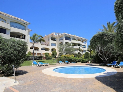 Piso en venta en Los Monteros - Bahía de Marbella de 4 habitaciones con terraza y piscina