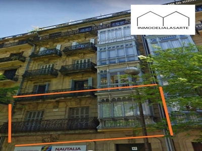 Venta de piso en calle Urbieta de 5 habitaciones con terraza y balcón