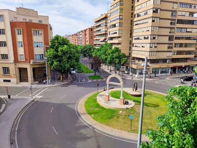 Venta de piso en Centro - Palencia de 5 habitaciones con terraza y calefacción