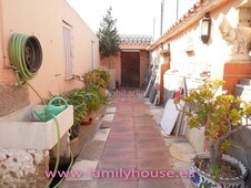 Casa oportunidad casa con patio terrazas en Alfafar