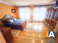 Chalet adosado en venta en Calle de la Mies