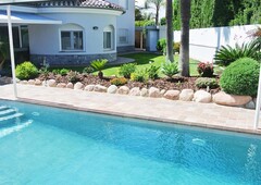 Chalet villa de estilo mediterráneo con 7 dormitorios, piscina y garaje en San Javier