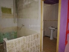 Piso de 2 dormitorios y 1 baño. sin ascensor. en Alzira