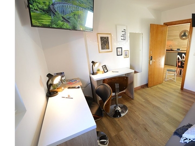 Se alquila habitación en piso de 5 habitaciones en Bilbao